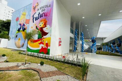 SEM AULA SEM MERENDA SEM PROFESSORES UMA ESCOLA DE FACHADA